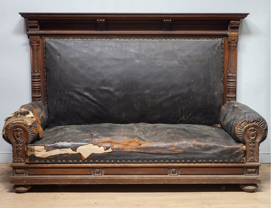 Антикварный кабинетный диван 19 века