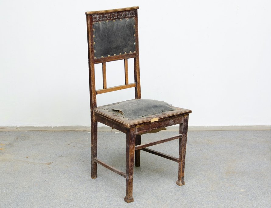 Антикварный дубовый стул