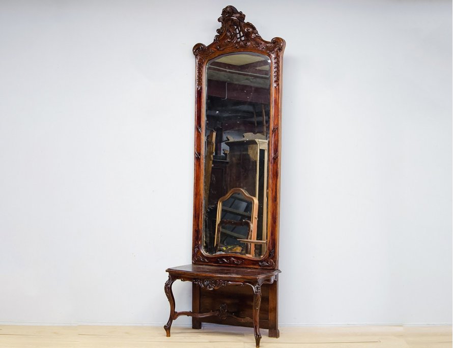 Антикварное простеночное зеркало в стиле рококо