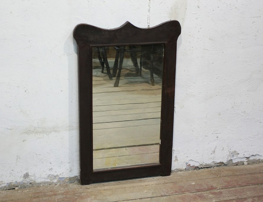 Старинное темное зеркало