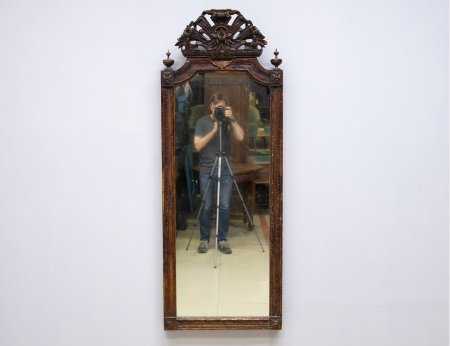 Антикварное зеркало с резьбой