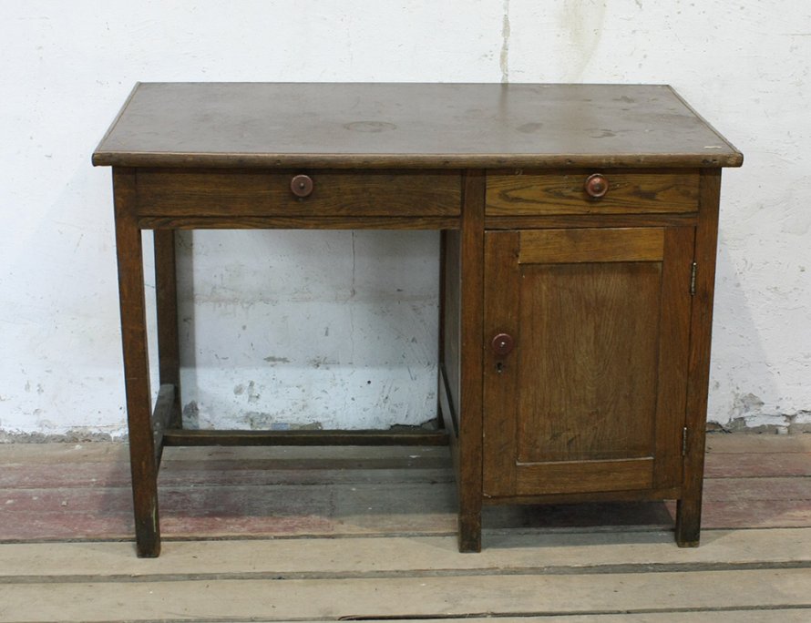 Старинный дубовый письменный стол