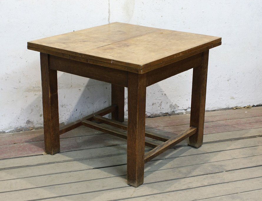Старинный дубовый стол