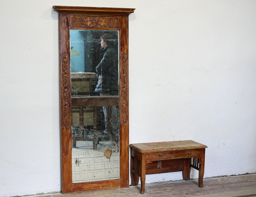 Старинное простеночное зеркало с виноградом