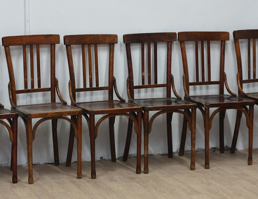 Шесть старинных стульев