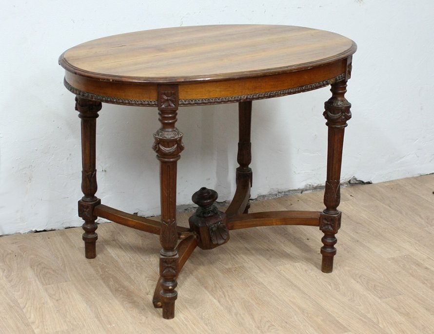 Старинный ореховый овальный стол