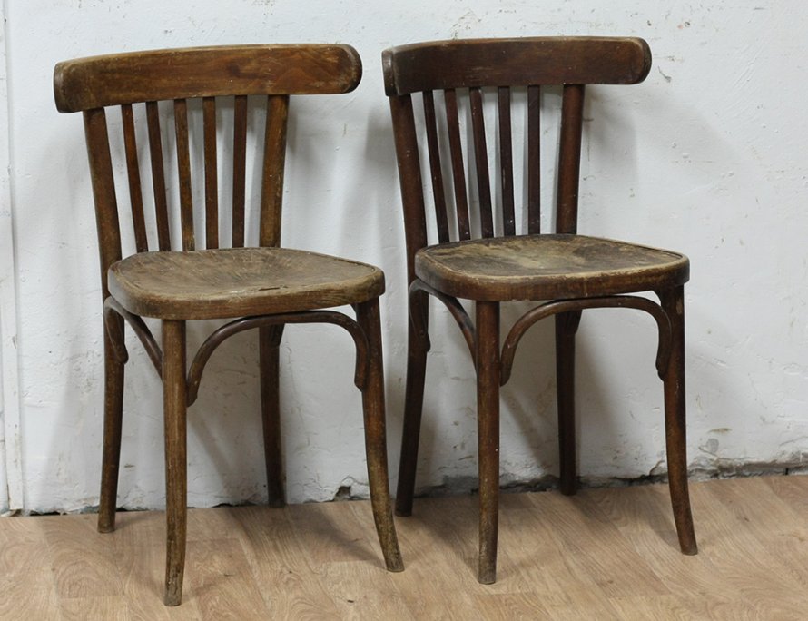 Пара старинных стульев