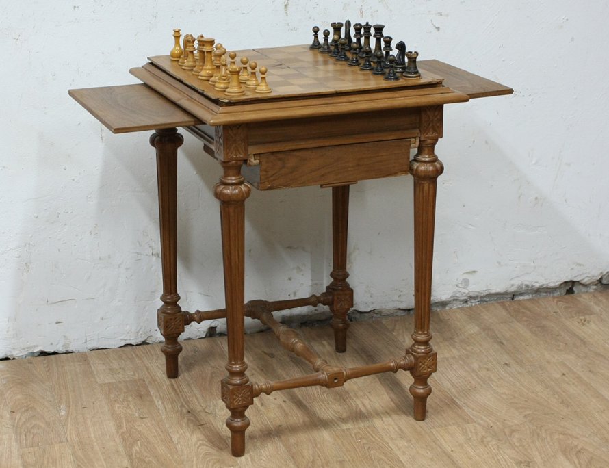 Антикварный шахматный столик