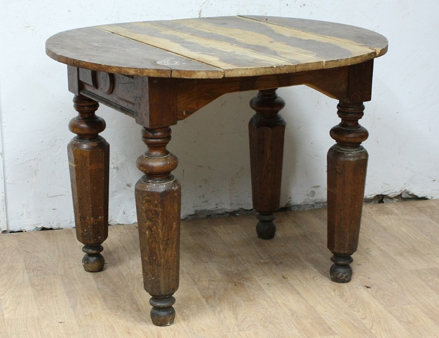 Старинный дубовый обеденный стол