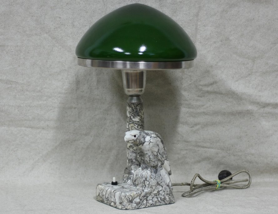 Старинная настольная лампа с орлом