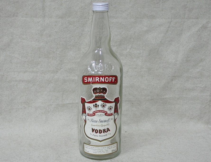 Большая винтажная бутылка Smirnoff