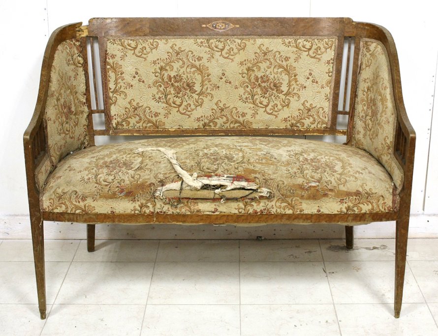 Антикварный диван модерн