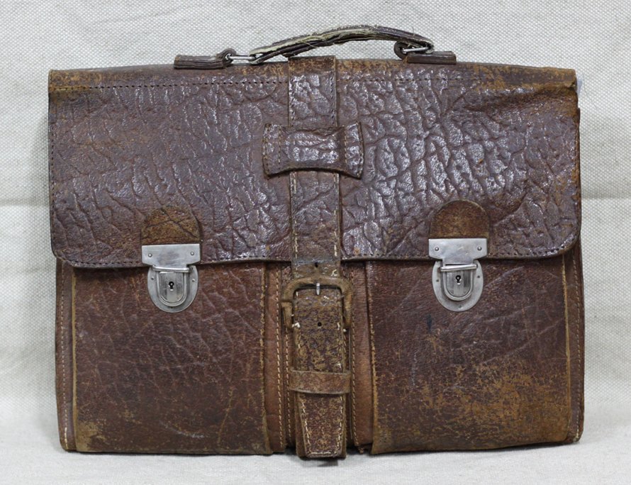 Старинный кожаный портфель