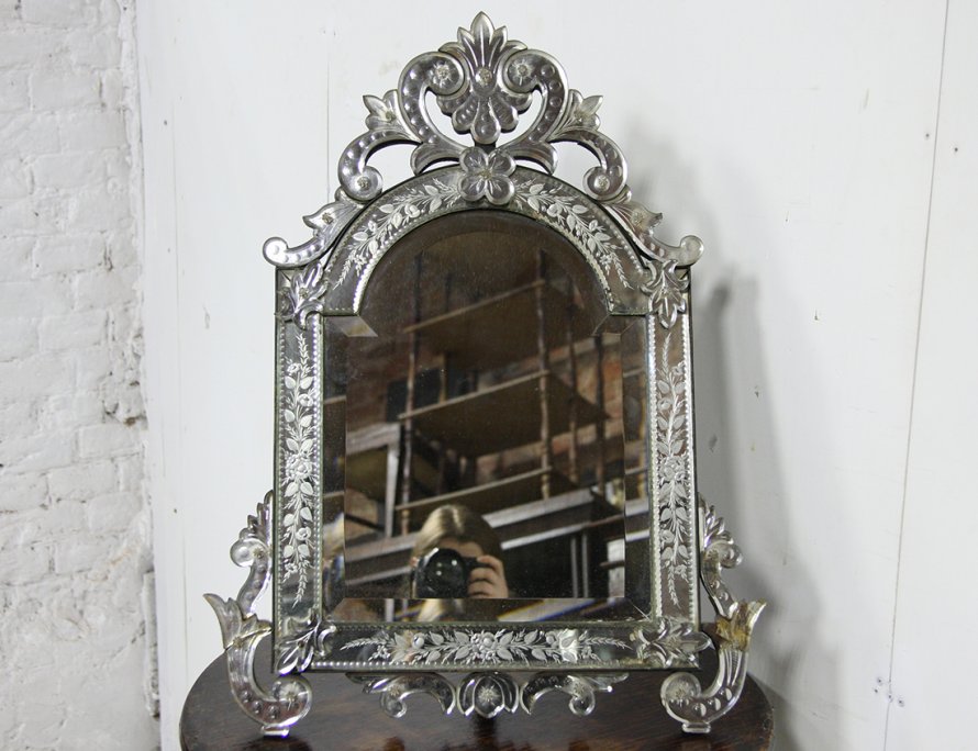 Старинное настольное зеркало