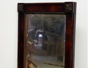 Старинное настенное зеркало с резьбой