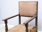 Антикварное кресло с маскароном