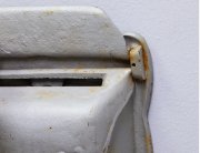 Старинный чугунный почтовый ящик