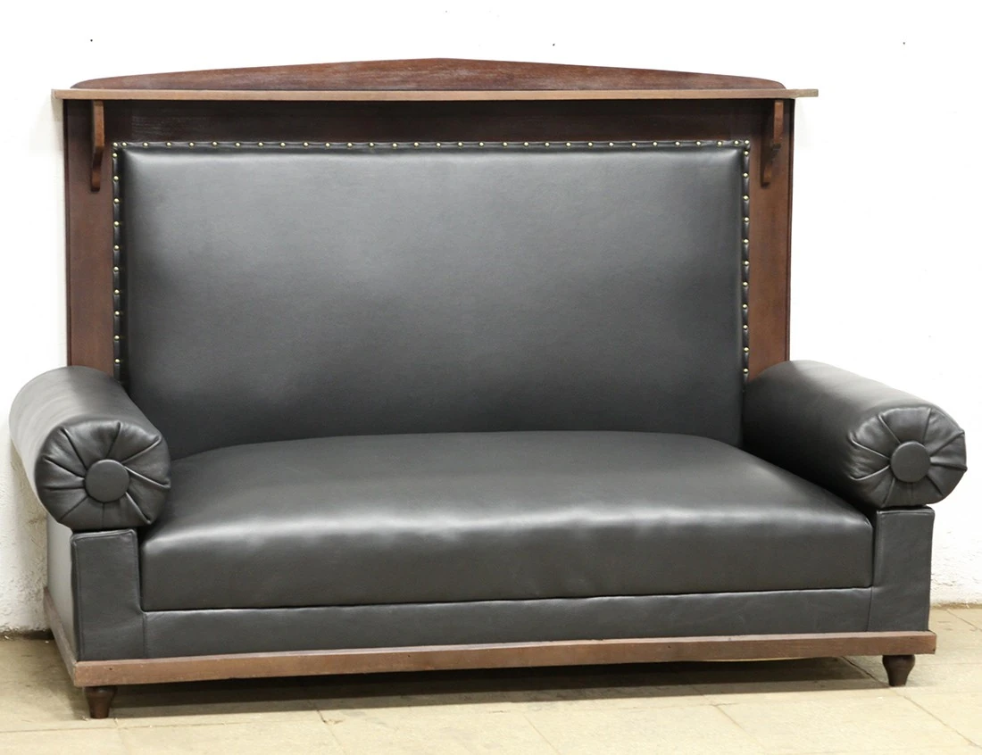 Реставрация кабинетного дивана с высокой спинкой