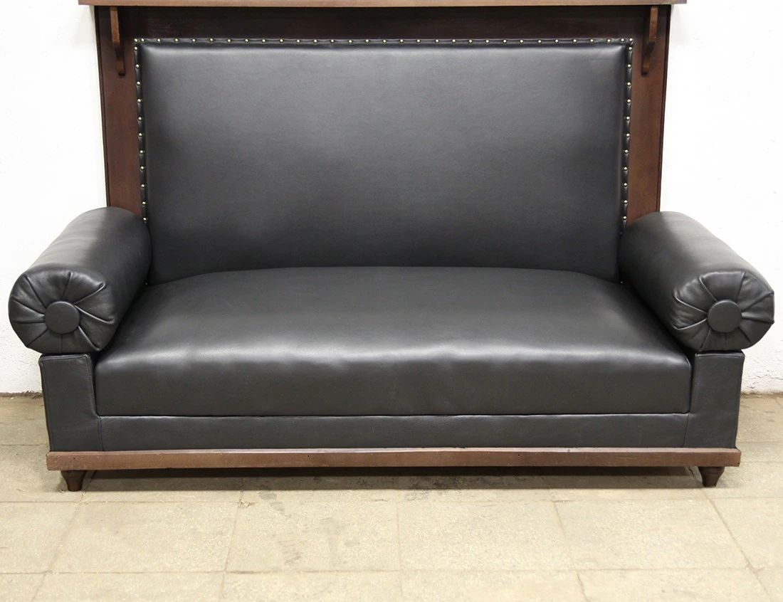 Реставрация кабинетного дивана с высокой спинкой