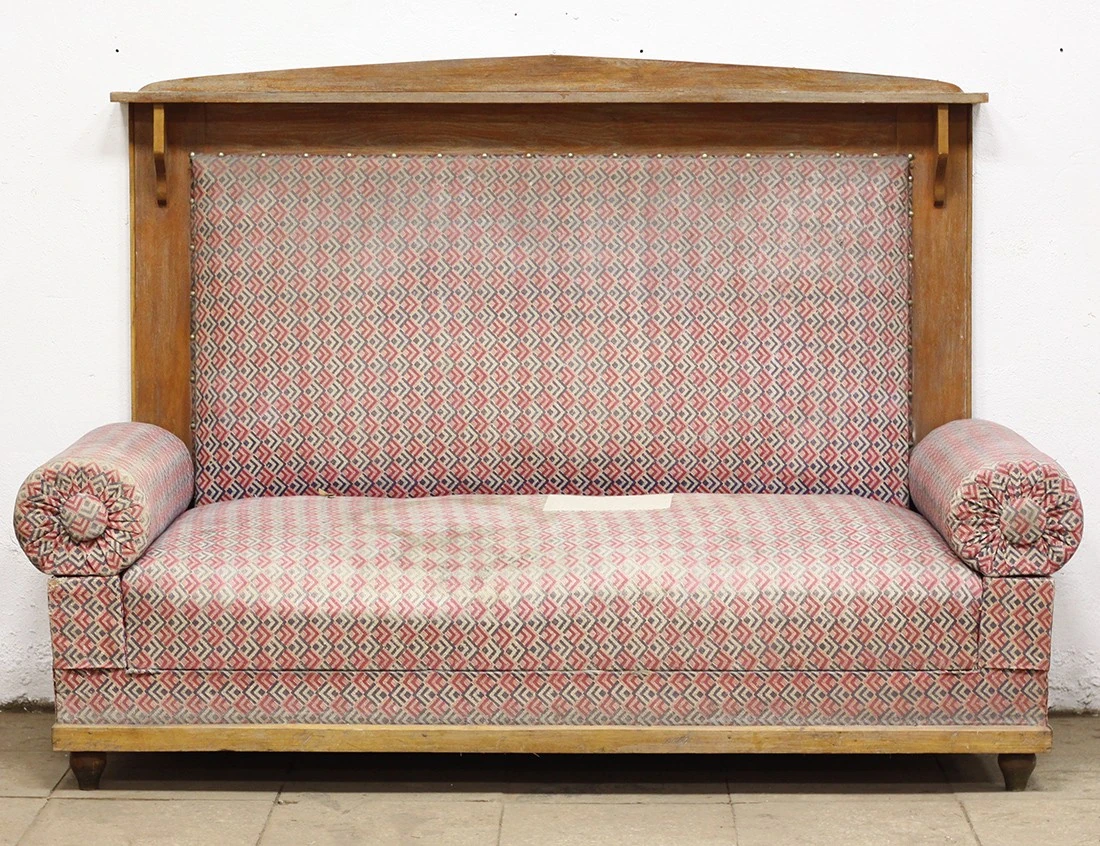 Реставрация кабинетного дивана с высокой спинкой