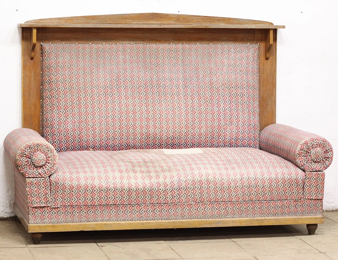 Реставрация кабинетного дивана с высокой спинкой