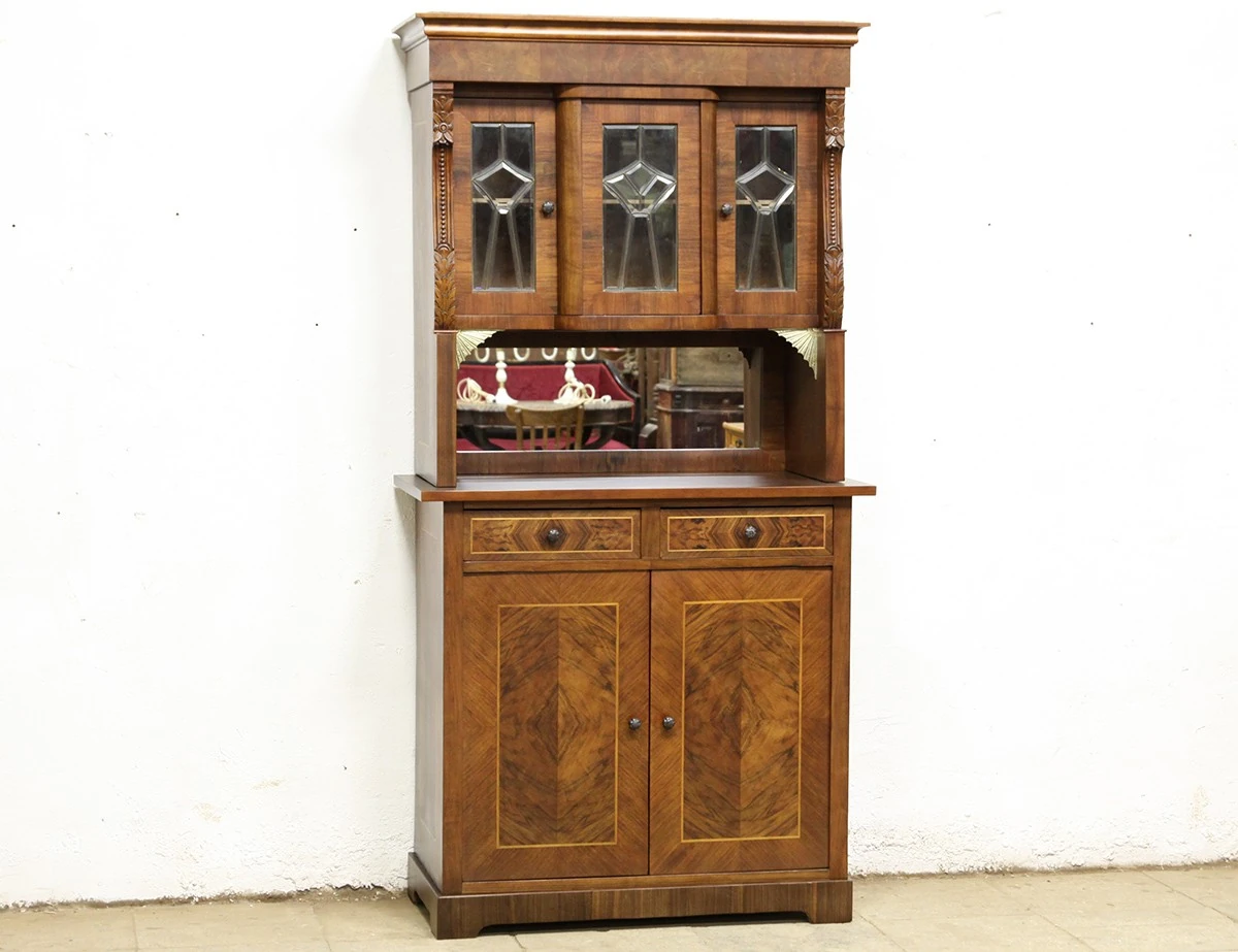 Реставрация орехового буфета