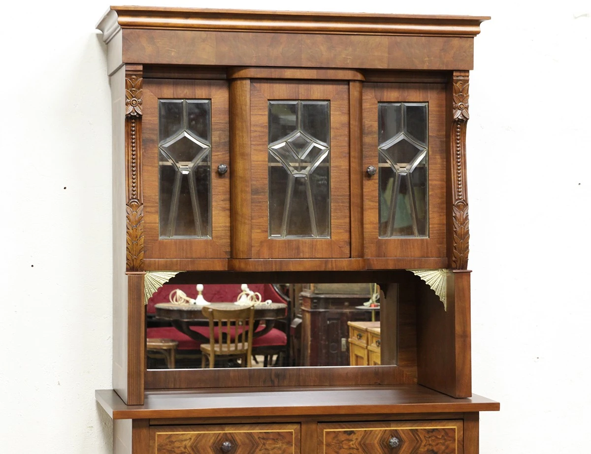 Реставрация орехового буфета