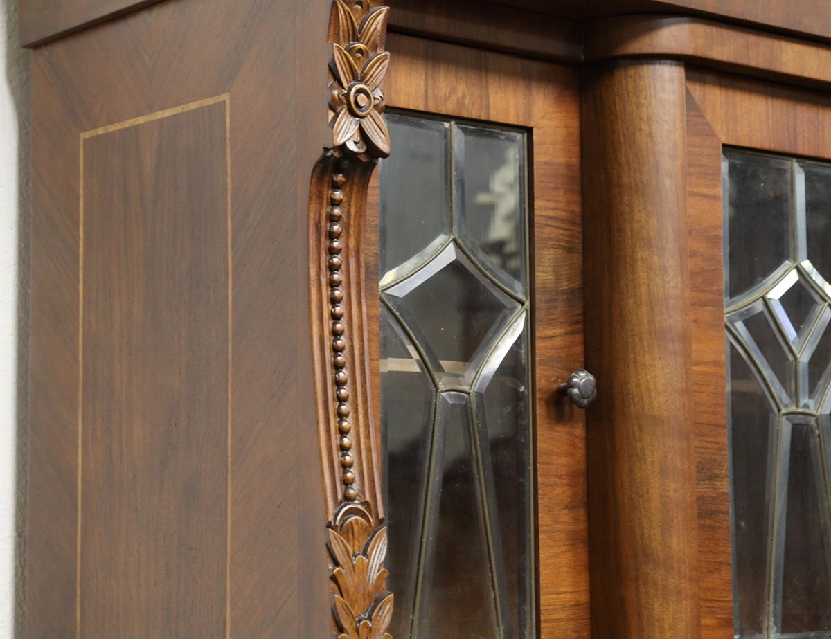 Реставрация орехового буфета