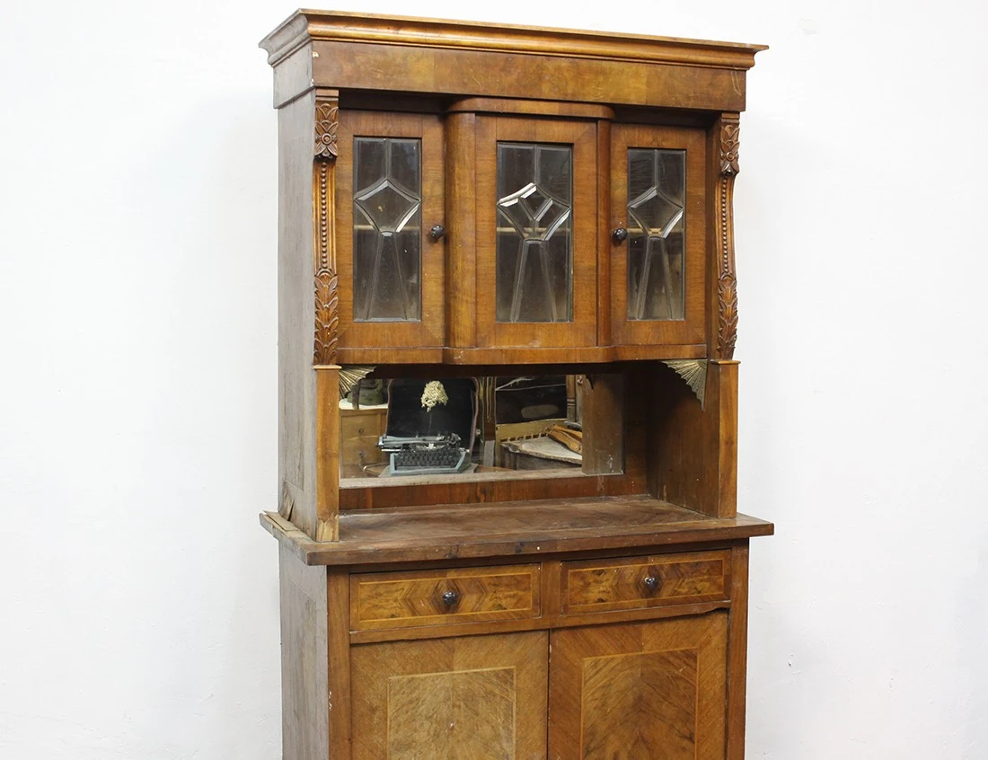 Реставрация орехового буфета