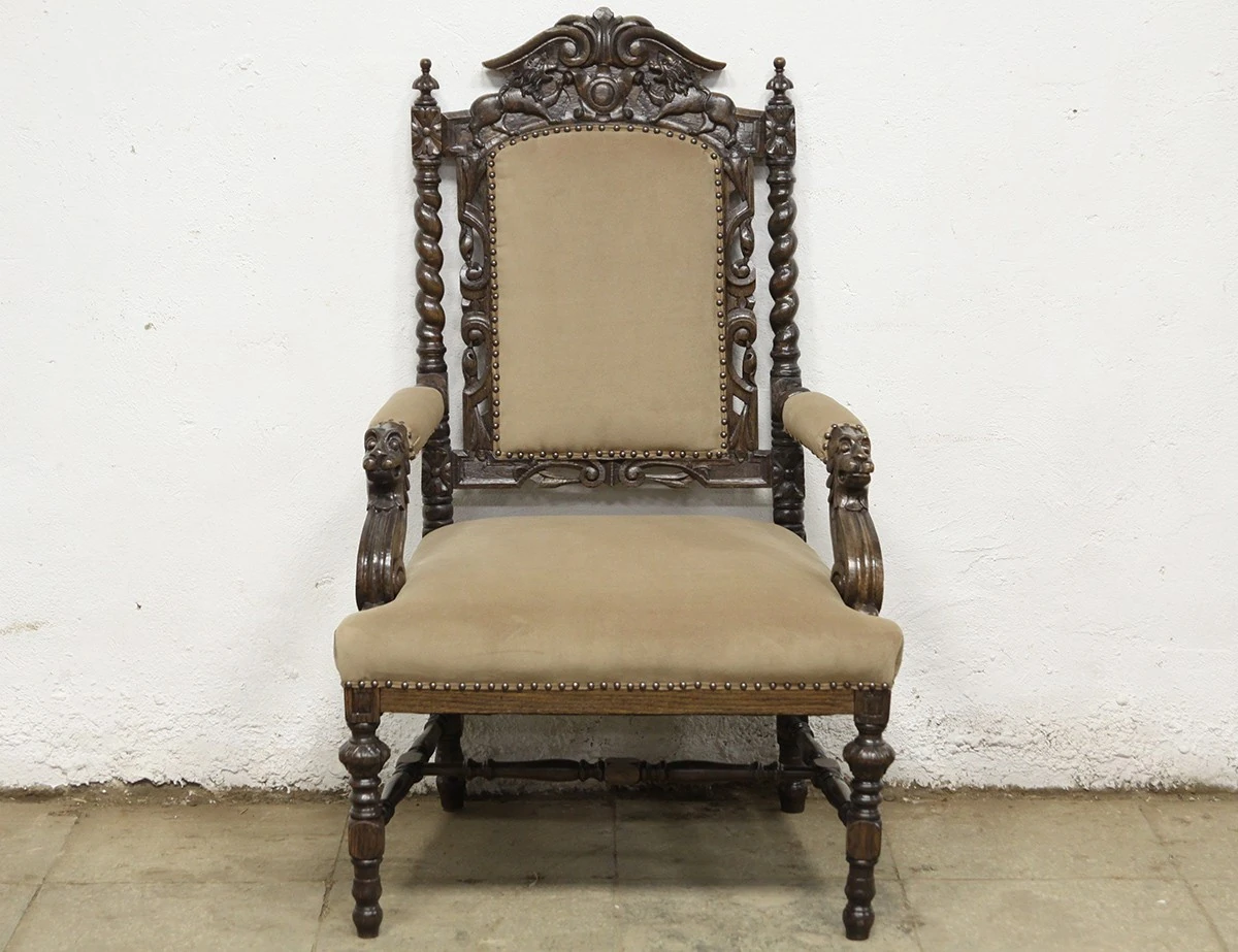 Реставрация антикварного кресла со львами