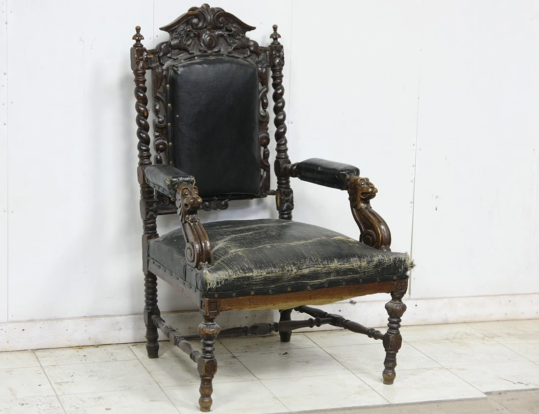 Реставрация антикварного кресла со львами