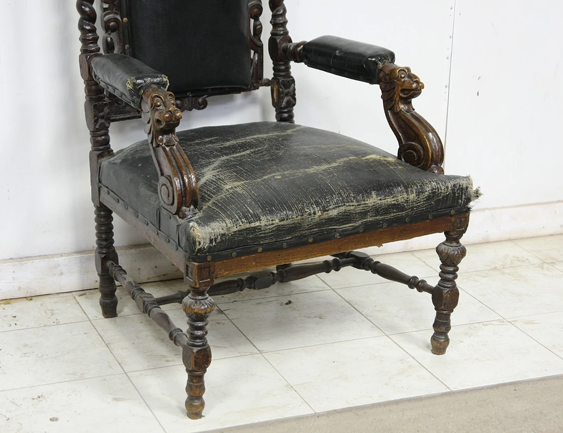 Реставрация антикварного кресла со львами