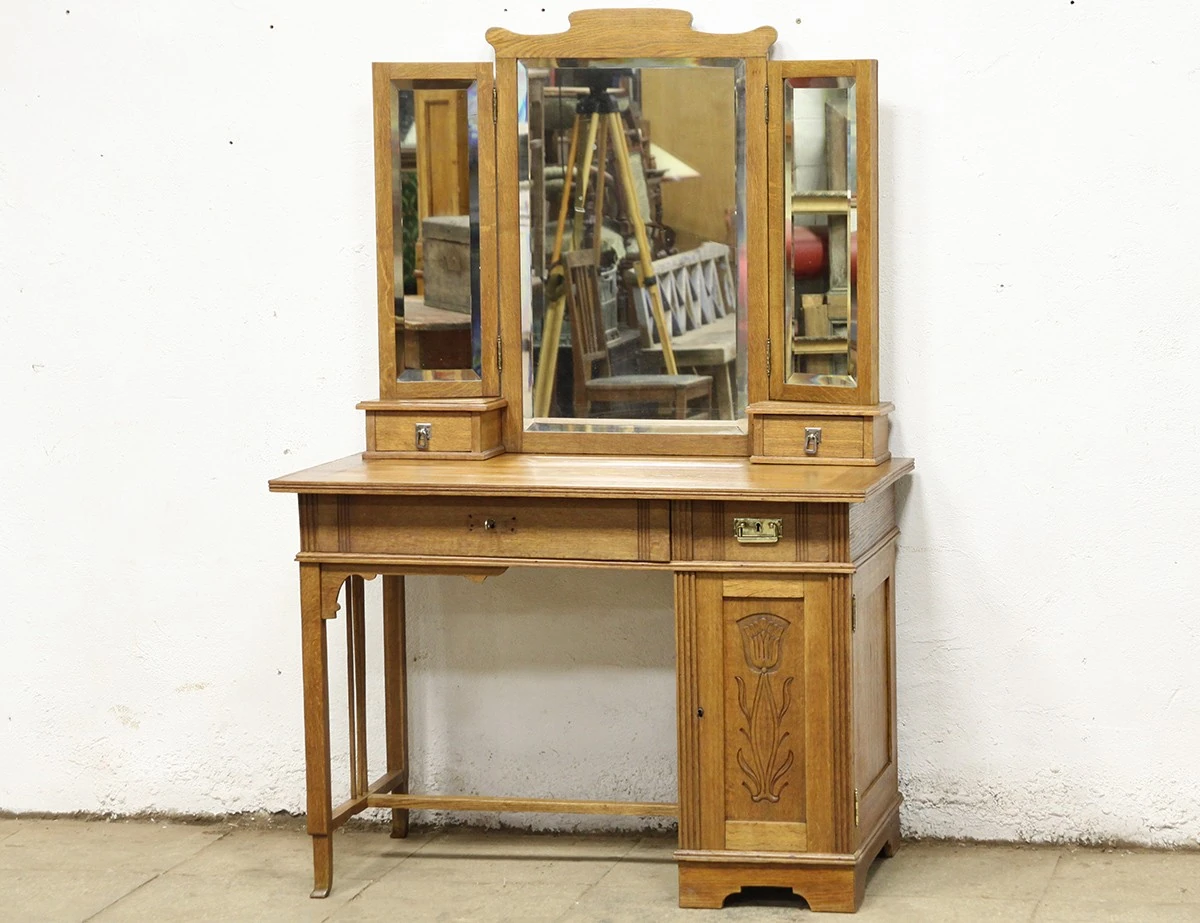 Реставрация дубового дамского столика модерн