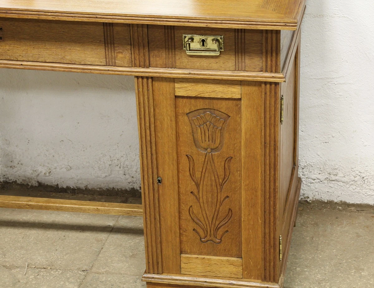 Реставрация дубового дамского столика модерн