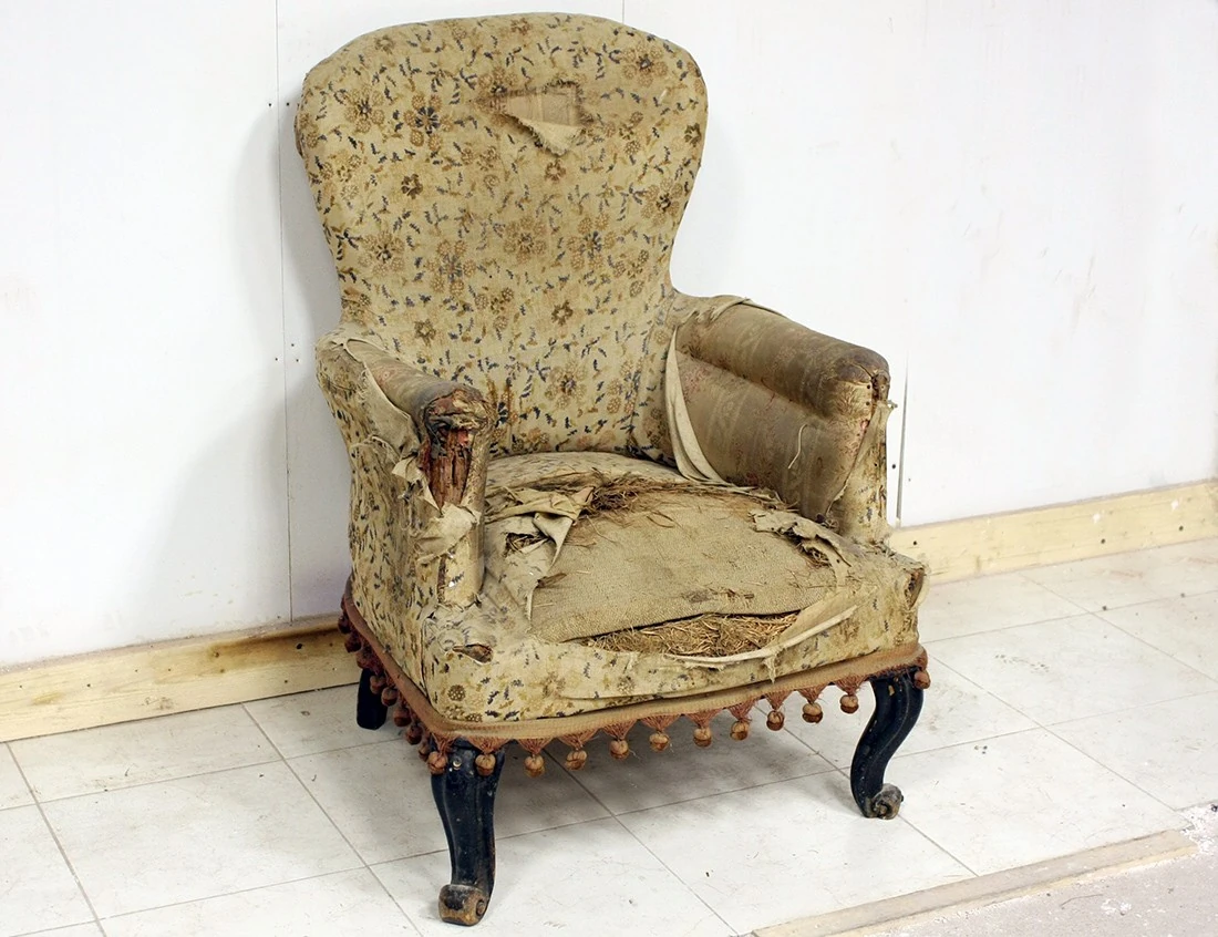 Реставрация кутаного кресла 19 века