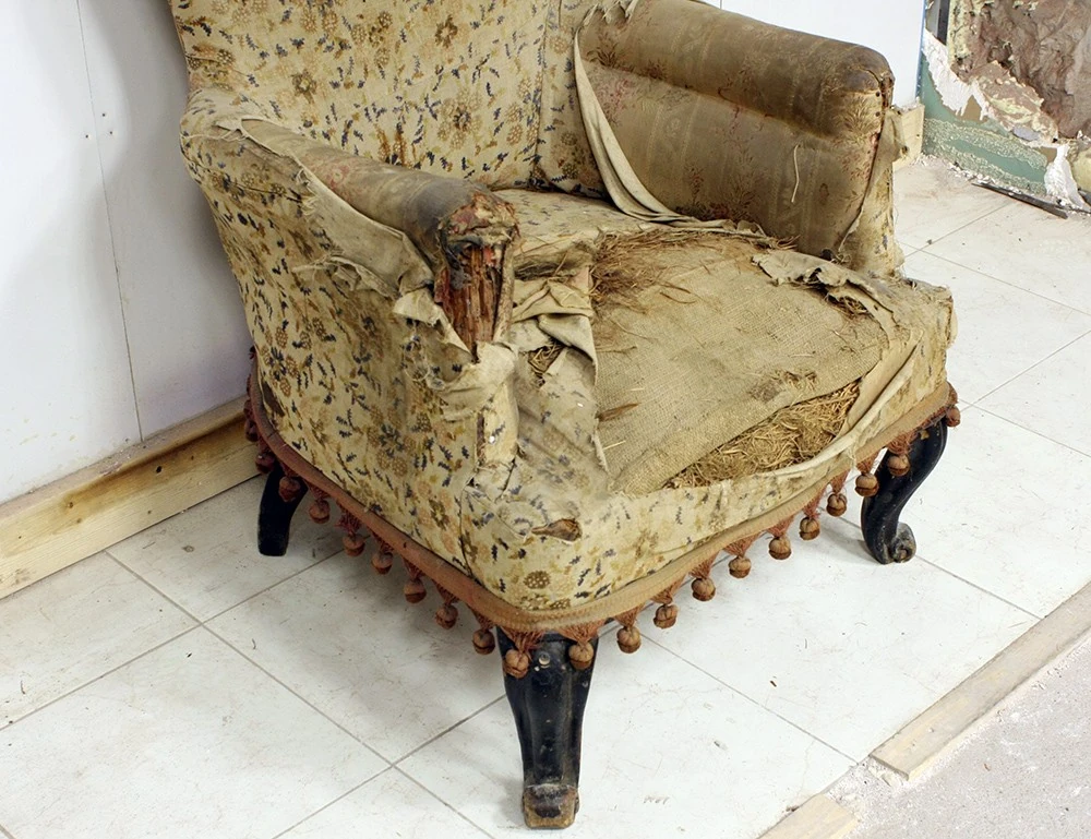 Реставрация кутаного кресла 19 века