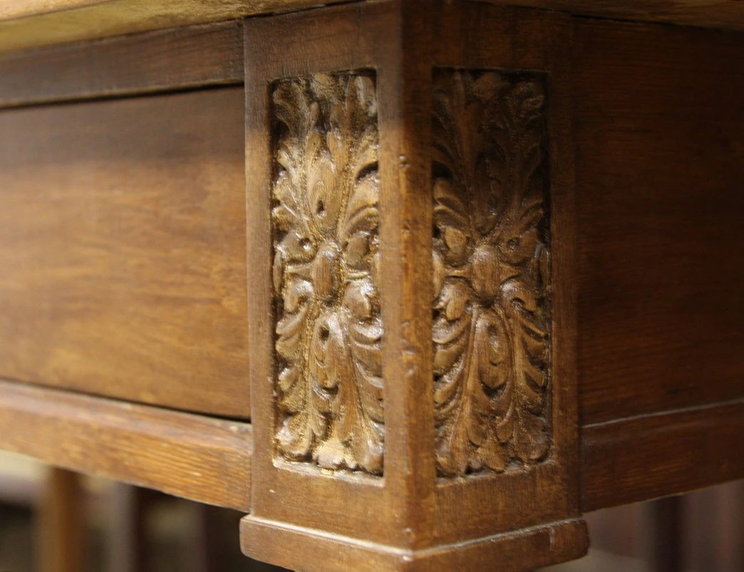 Реставрация антикварного письменного стола