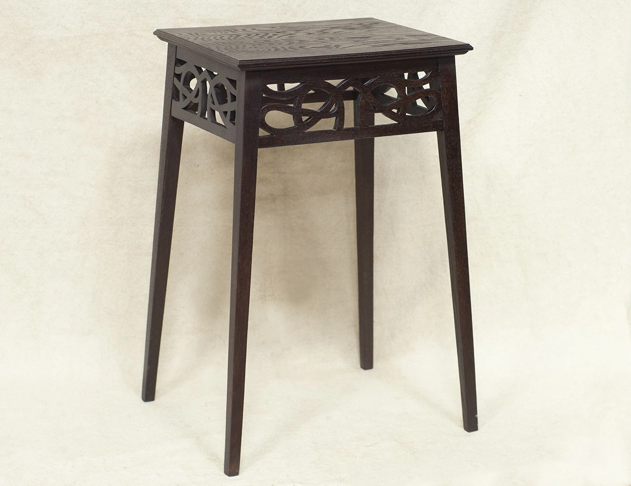 Реставрация старинного дубового столика