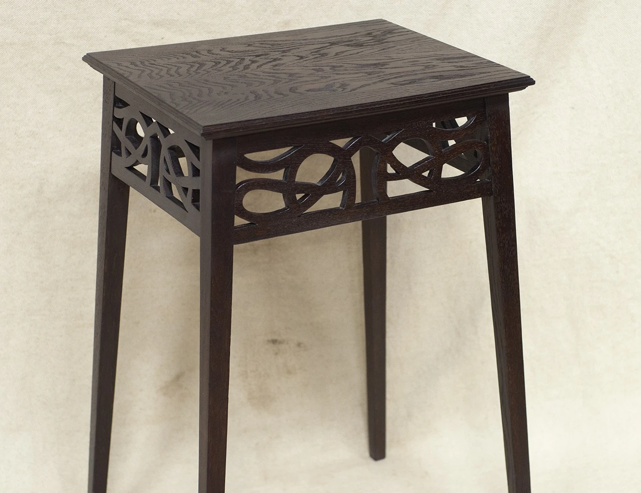 Реставрация старинного дубового столика