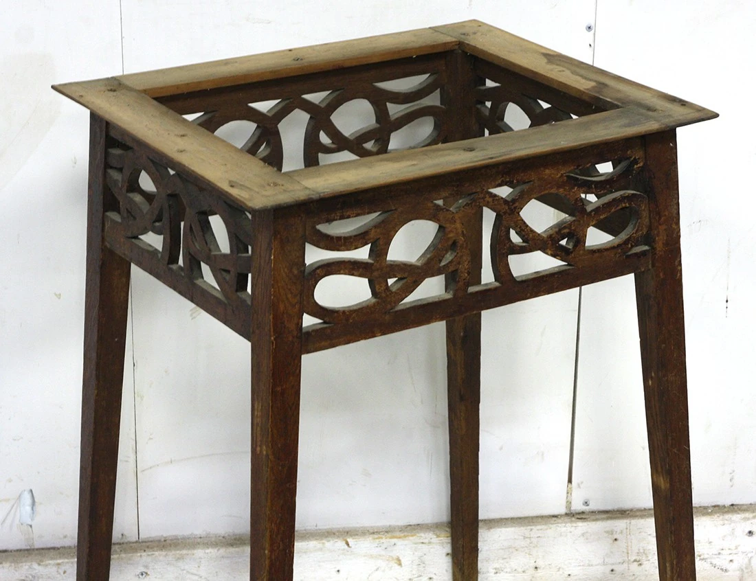 Реставрация старинного дубового столика