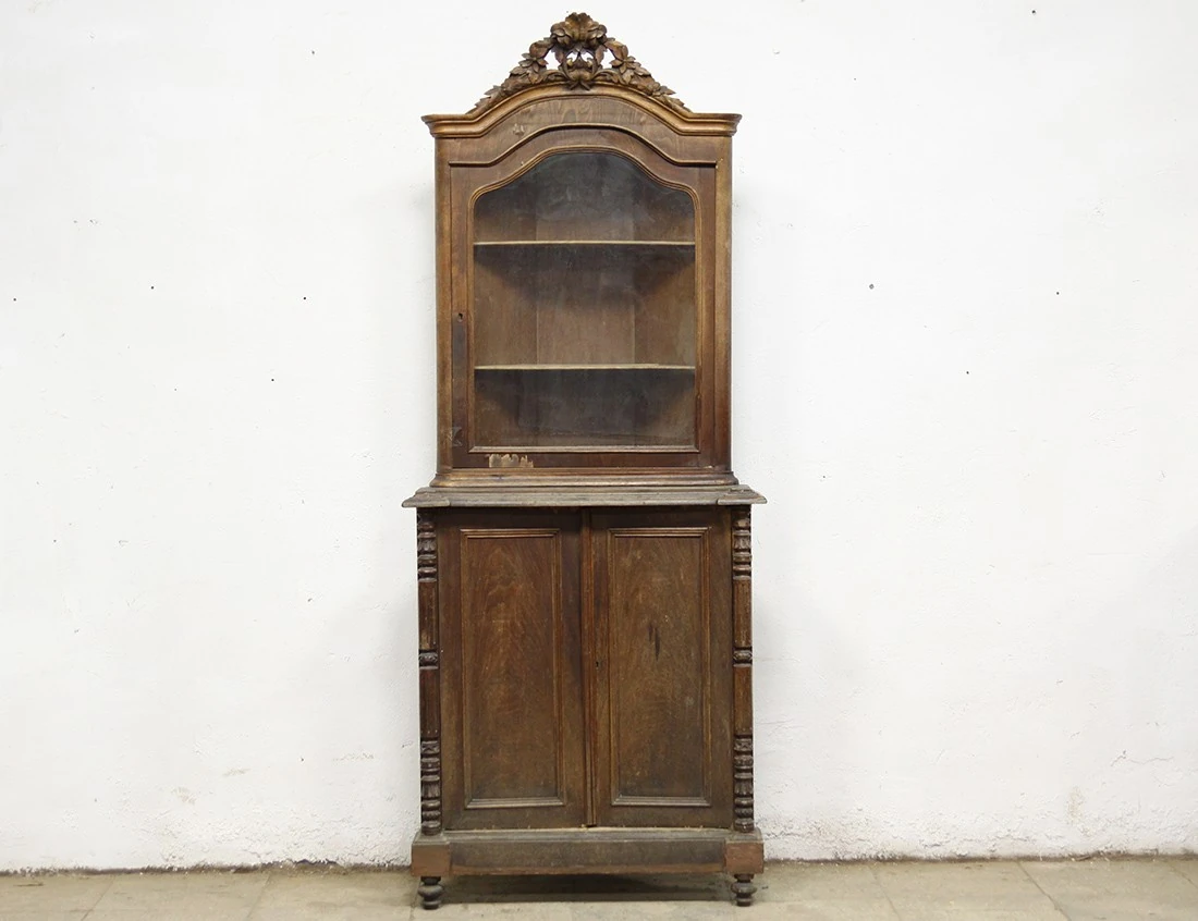 Реставрация антикварной угловой горки