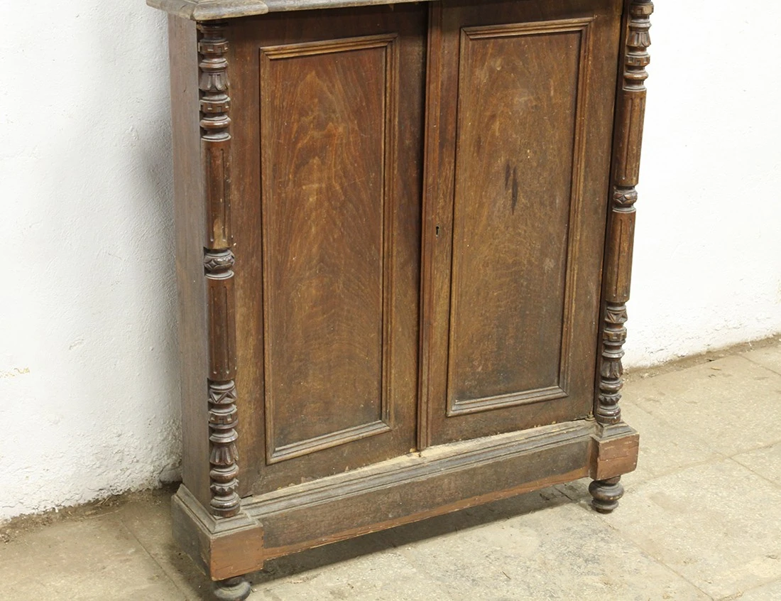 Реставрация антикварной угловой горки