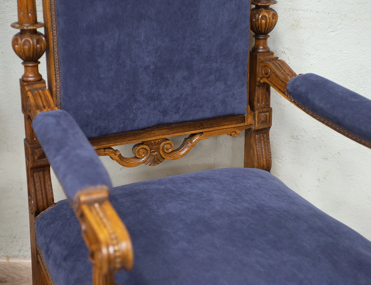 Реставрация пары дубовых кресел