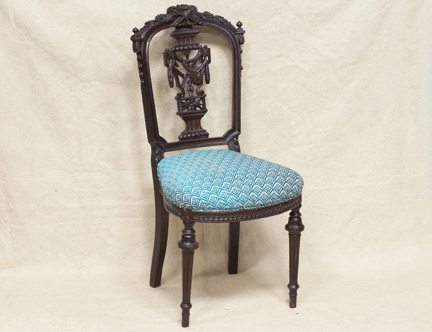 Реставрация антикварного стула 19 века