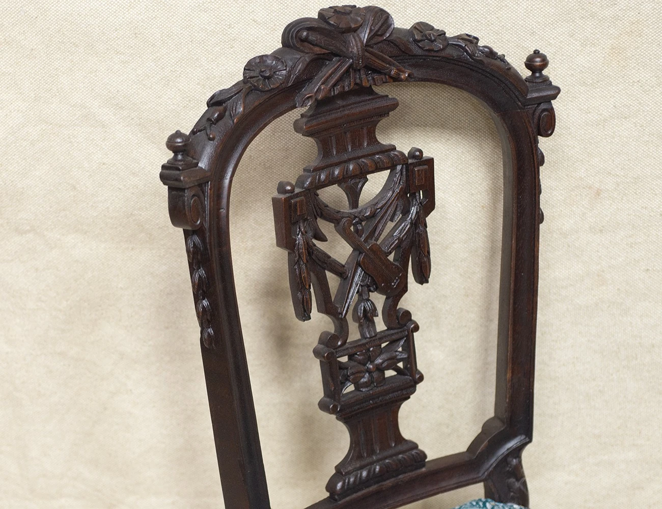 Реставрация антикварного стула 19 века