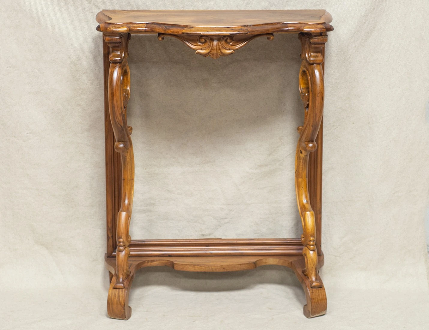 Реставрация антикварной ореховой консоли