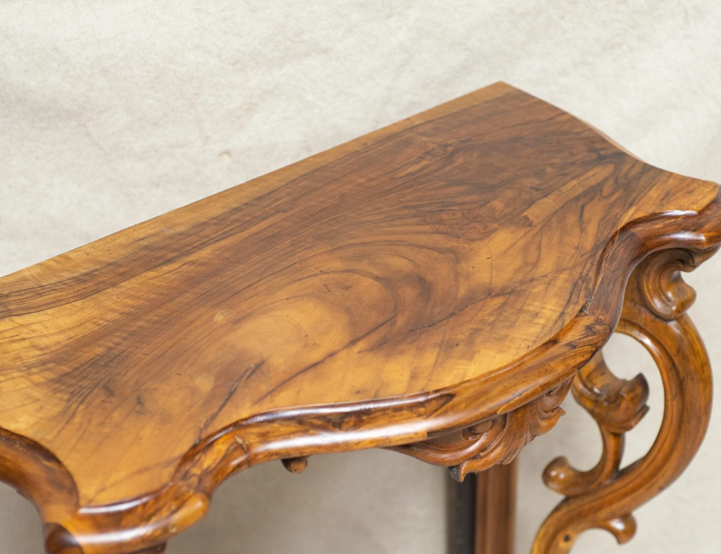 Реставрация антикварной ореховой консоли