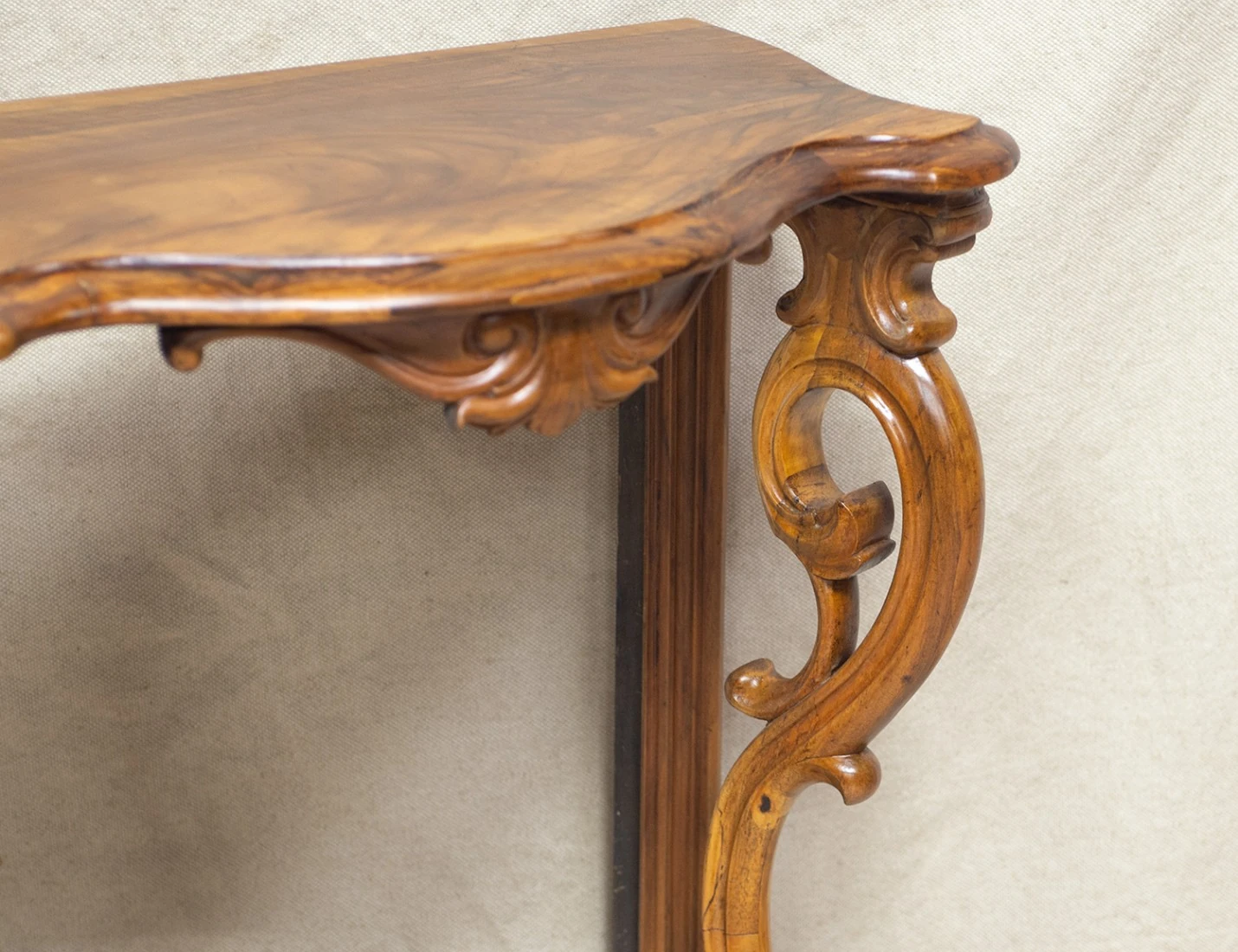 Реставрация антикварной ореховой консоли