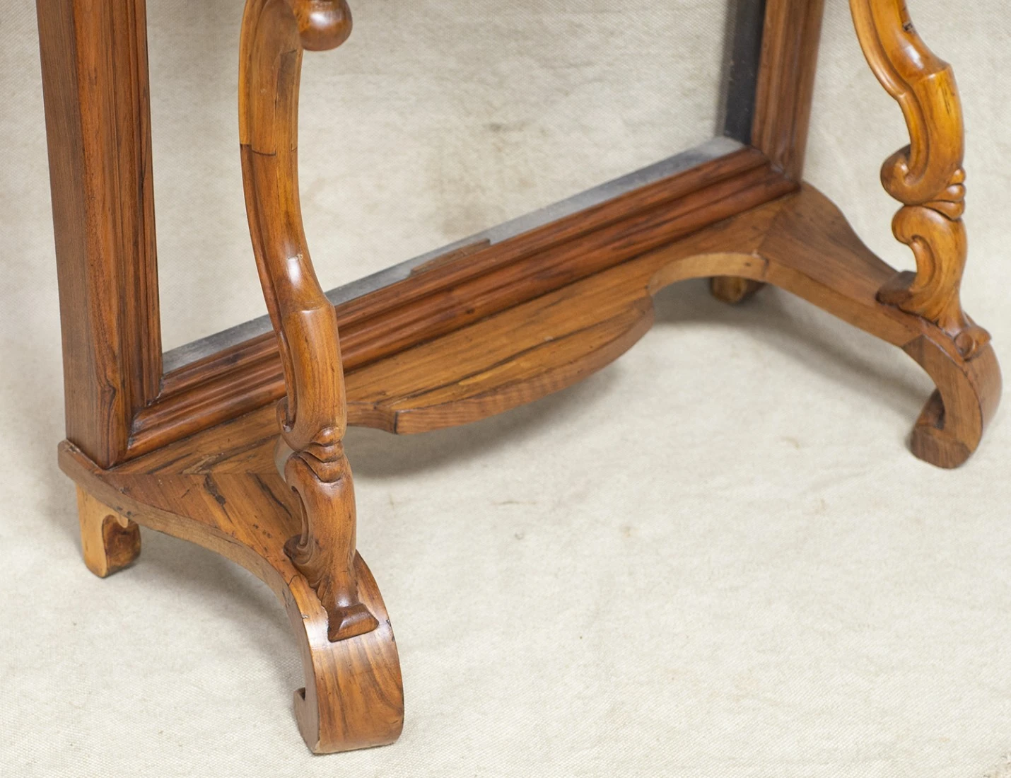 Реставрация антикварной ореховой консоли