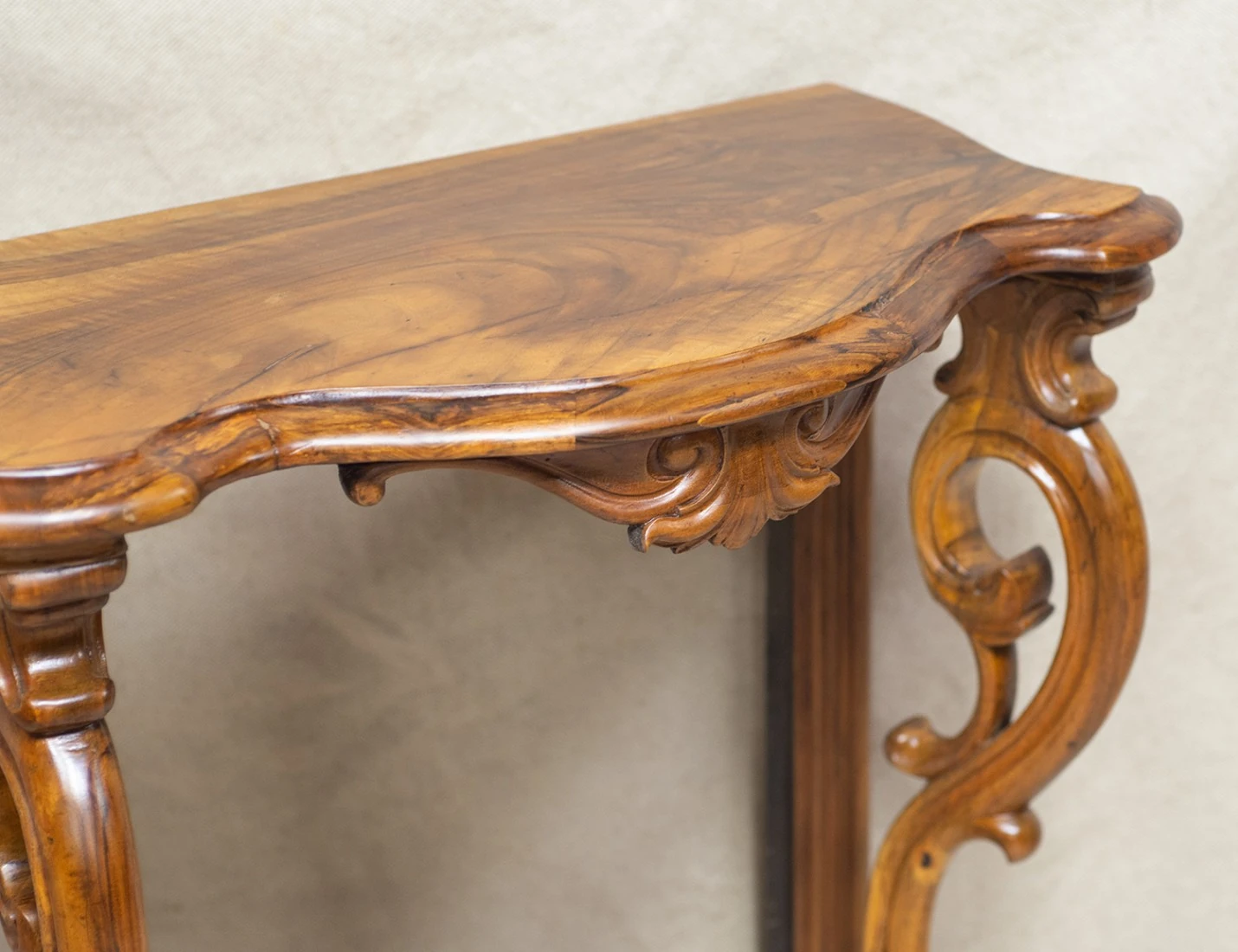 Реставрация антикварной ореховой консоли